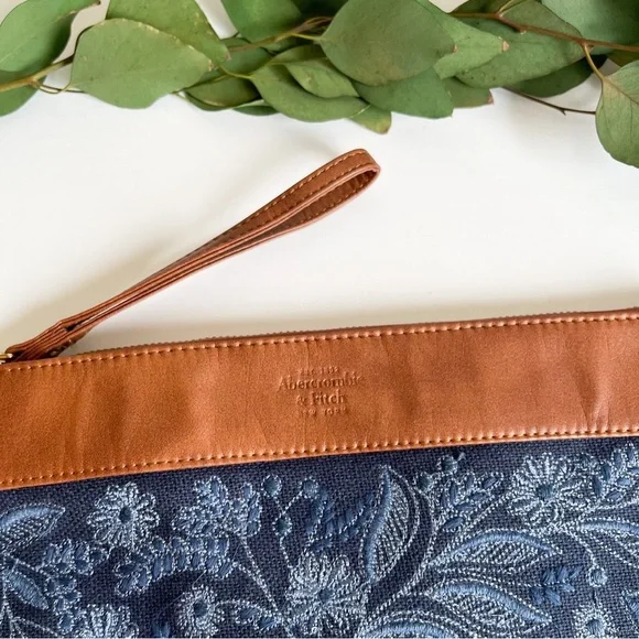 NWOT Abercrombie & Fitch Blue / Tan Faux Leather Embroidered Clutch Bag - Picture 4 of 5